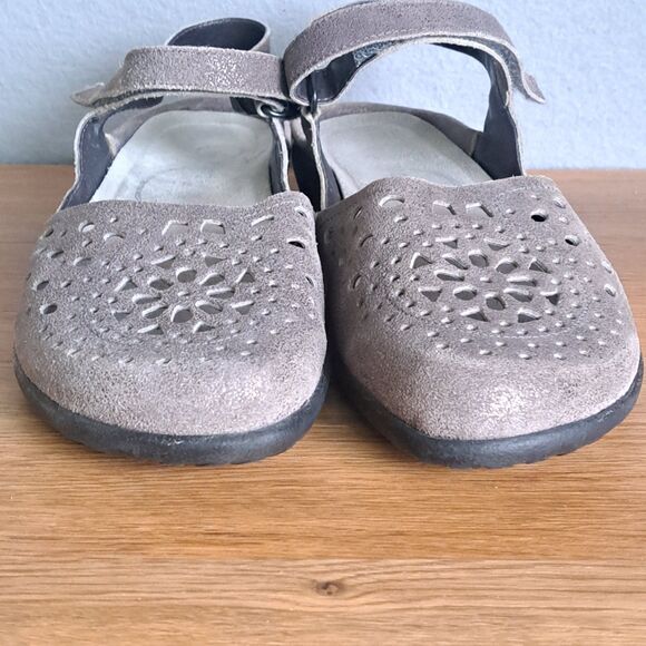 Naot Arataki Women’s 40 Silver Gray Leather Strappy Sandals Low Heel Mary Jane - Picture 2 of 13
